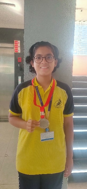 Devyani Shoots for Silver